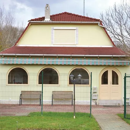 Three-bedroom Holiday In Gyula/szanazug Gyula